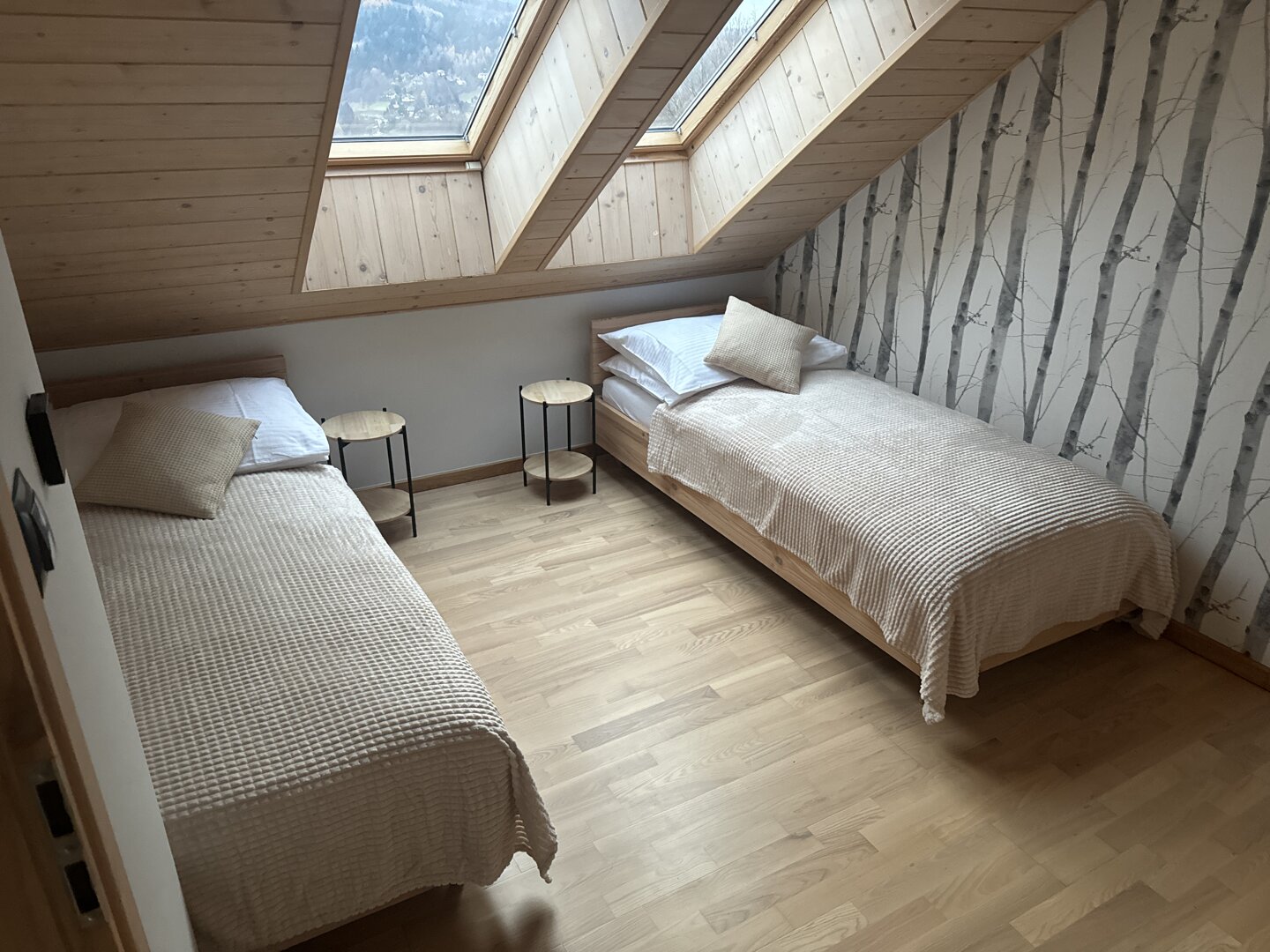 Dom z 5 sypialniami + opcja dostawki